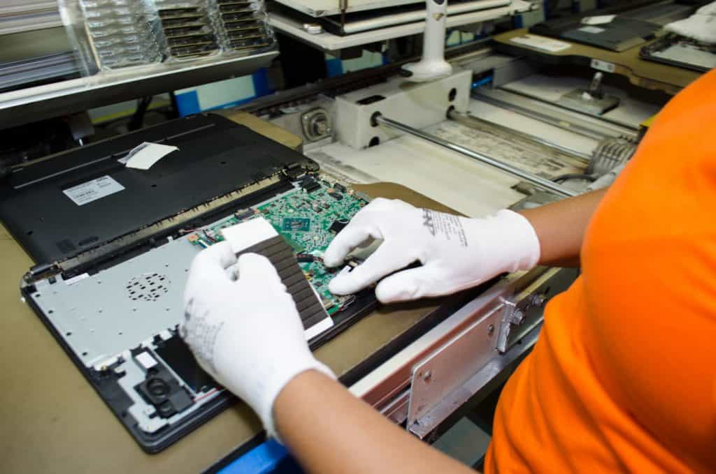 Produção de equipamentos da Positivo Produção de equipamentos da Positivo