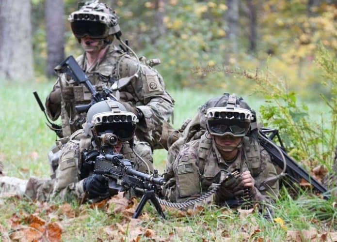 Soldados equipados com o IAVS durante um treinamento nos EUA