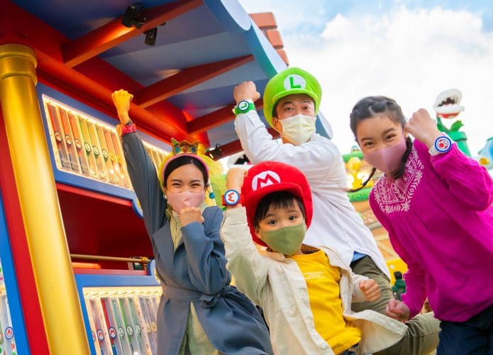 Inauguração de Super Nintendo World reuniu saudosistas e nova geração de fãs do icônico personagem Mario e seu universo. Imagem: Nintendo/Divulgação