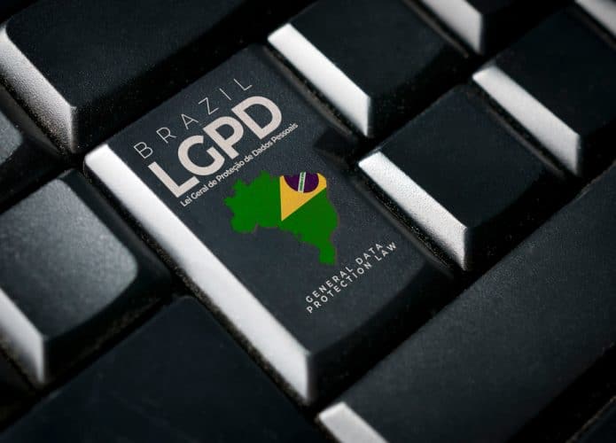 Símbolo da LGPD estampado no botão enter, de um teclado