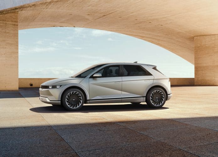 Large-45011-HyundaiIONIQ5RedefinesElectricMobilityLifestyle-695x500