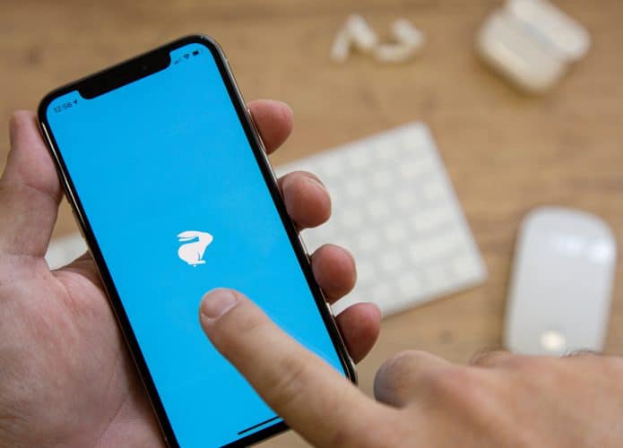 Logo da Loggi em smartphone