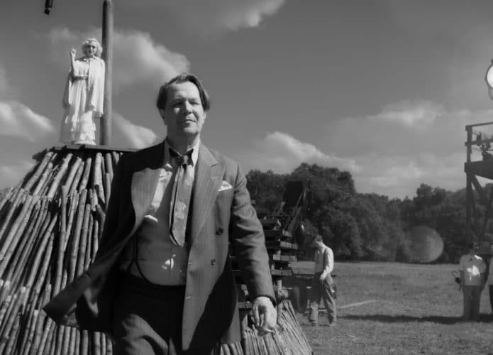 MANK (2020) Gary Oldman como Herman Mankiewicz e Amanda Seyfried como Marion Davies. NETFLIX/Divulgação
