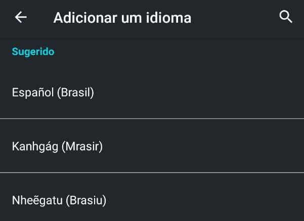 Seleção de idiomas em um smartphone Motorola com Android 11, mostrando as opções de Kaingang e Nheengatu. 