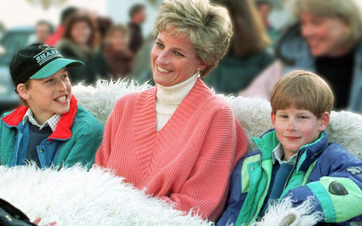 Princesa Diana, acompanhada de seus filhos, os príncipes William e Harry