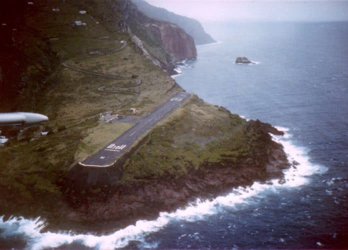 Saba_airport-695x500