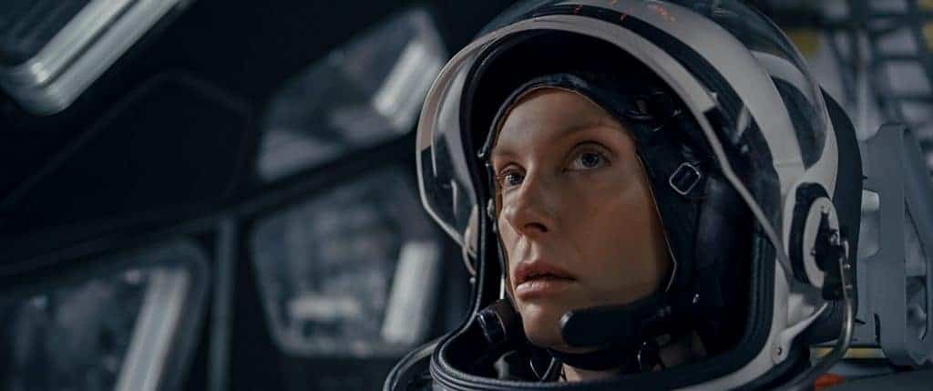 Toni Collette como Marina Barnett em 'Passageiro Clandestino'