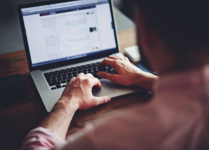 Como enviar arquivos pelo WeTransfer. Imagem: Shutterstock
