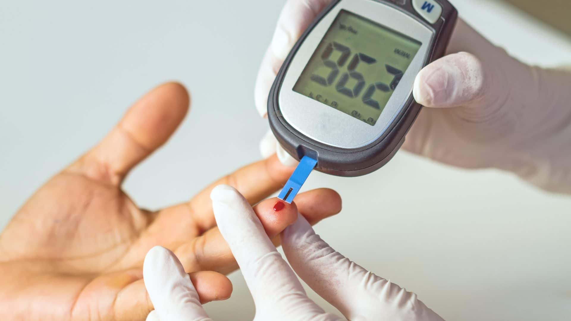Controle do açúcar no sangue é essencial em pacientes com Covid-19