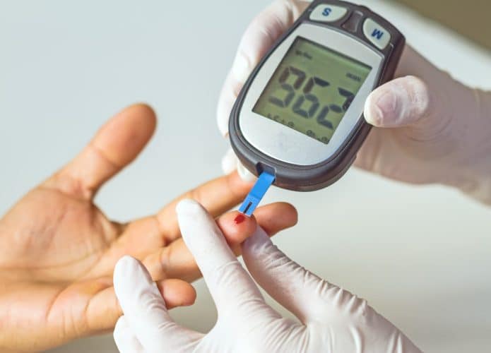 Controle do açúcar no sangue é essencial em pacientes com Covid-19