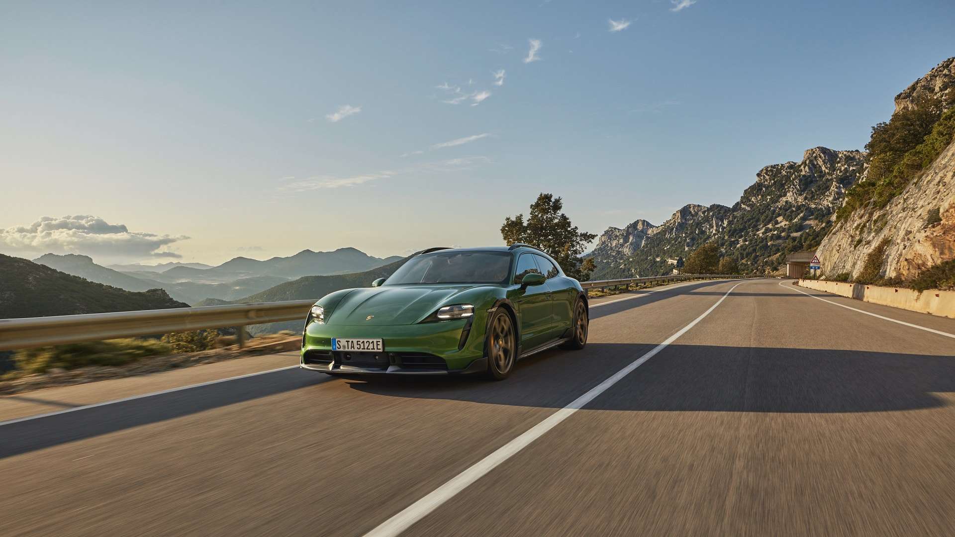 Porsche Taycan Cross Turismo EV