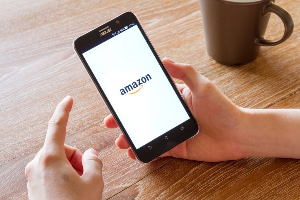 Novo golpe no WhatsApp: mensagem com prêmio do aniversário de 30 anos da Amazon é falsa