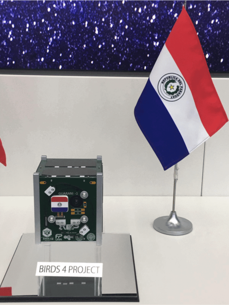 O satélite Guaranisat-1 antes do lançamento