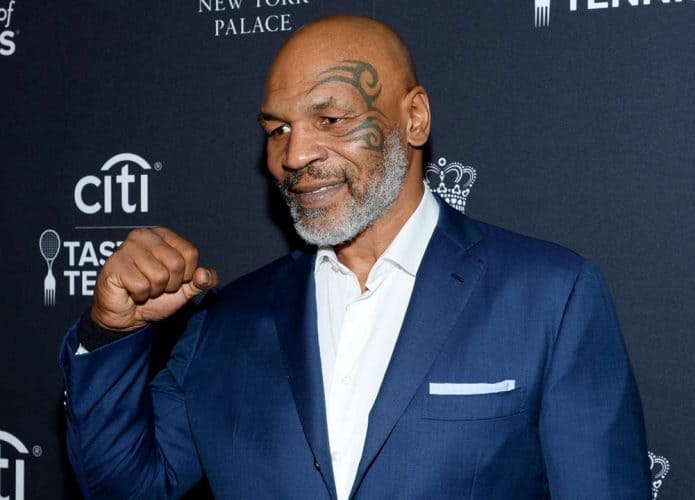 Imagem mostra o boxeador Mike Tyson, durante evento de caridade nos EUA