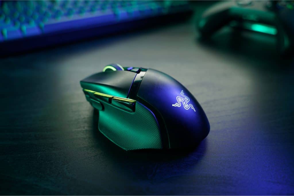 Imagem de um mouse da fabricante Razer, que teve faturamento recorde acima de um bilhão de dólares em 2020