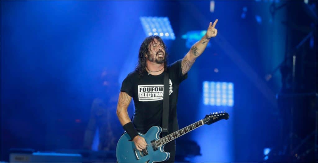 Imagem mostra o vocalista da banda Foo Fighters, Dave Grohl, durante show em São Paulo