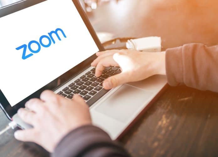 Aplicativo Zoom sendo utilizado em um notebook