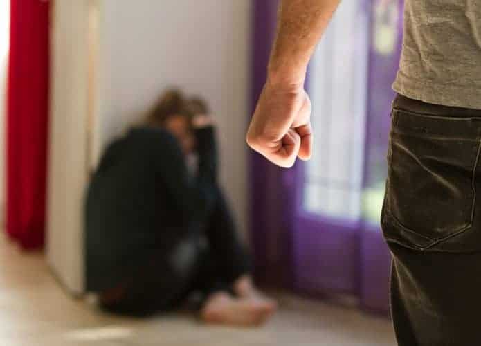 Assistente virtual age contra a violência doméstica