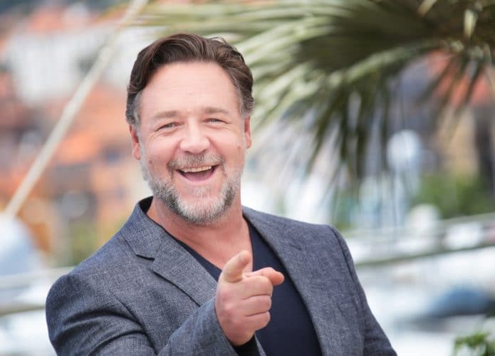 Russell Crowe durante a sessão de fotos de 'Dois Caras Legais' no 69º Festival de Cinema de Cannes. Imagem: Denis Makarenko/Shutterstock