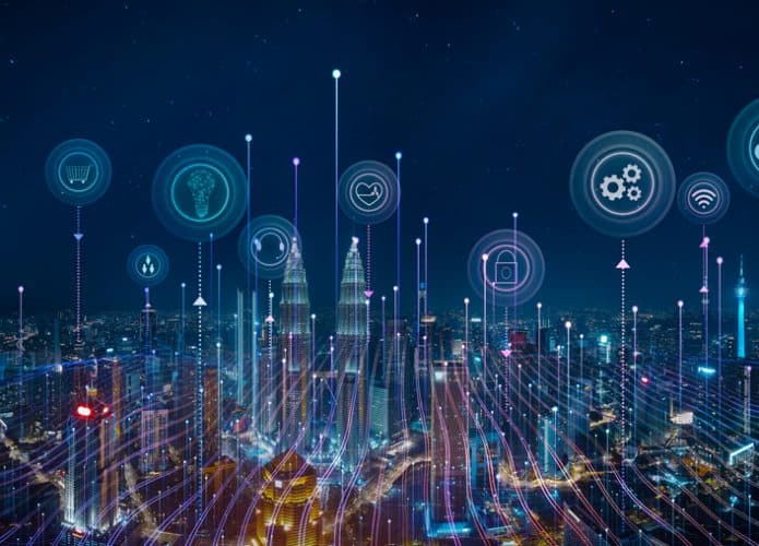 Imagem mostra prédios de uma cidade e uma camada de tecnologias diversas por cima