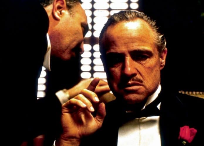 Imagem mostra o personagem Vito Corleone, vivido por Marlon Brando, em cena do filme 