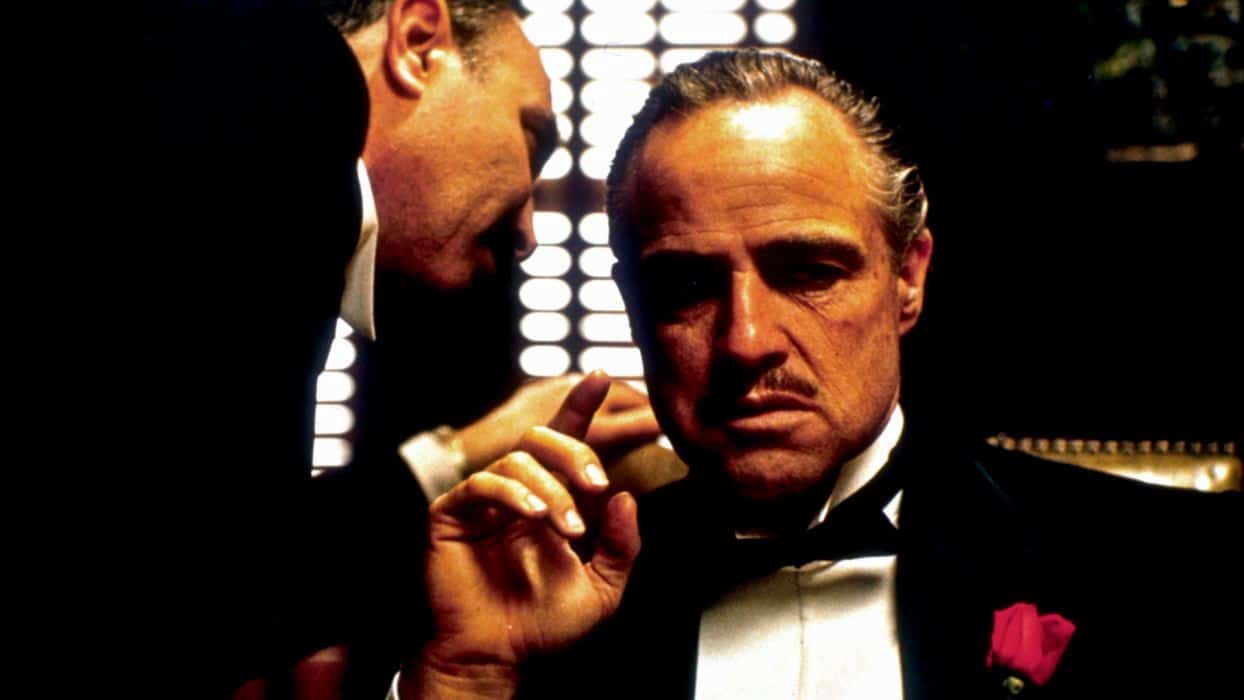 Imagem mostra o personagem Vito Corleone, vivido por Marlon Brando, em cena do filme 
