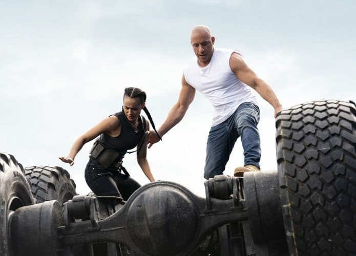 Ramsey (Nathalie Emmanuel) e Dom (Vin Diesel) em 'F9', dirigido por Justin Lin. Imagem: Universal Pictures/Divulgação