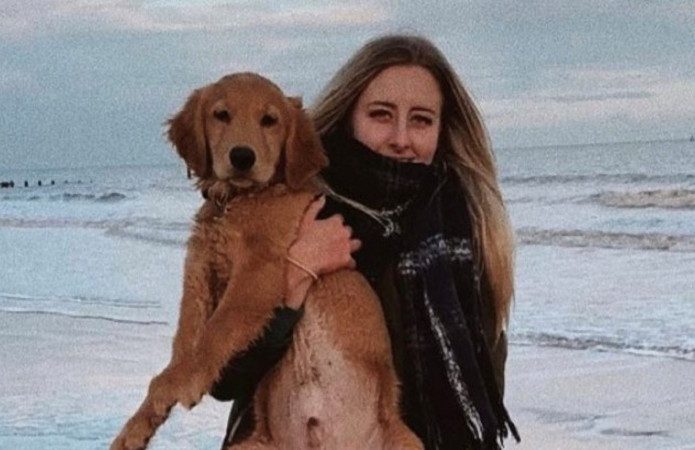 Rachel e seu Golden Retriever Jimmy, que engoliu o estojo com seus AirPods