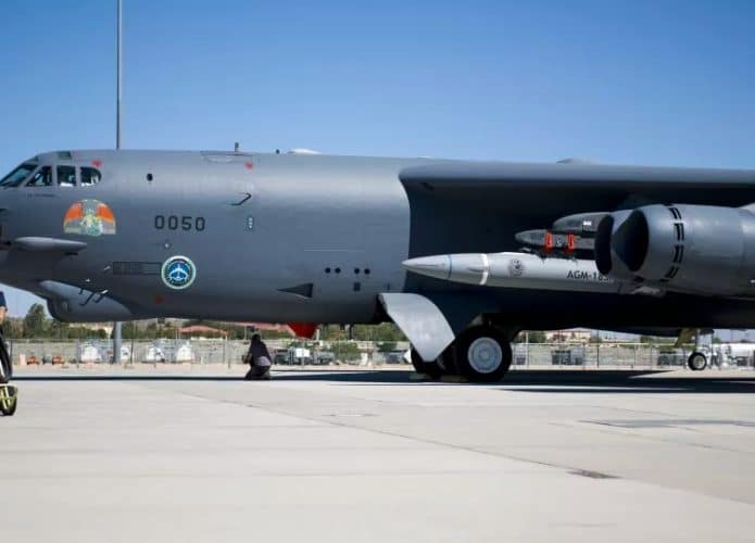 B52H-695x500