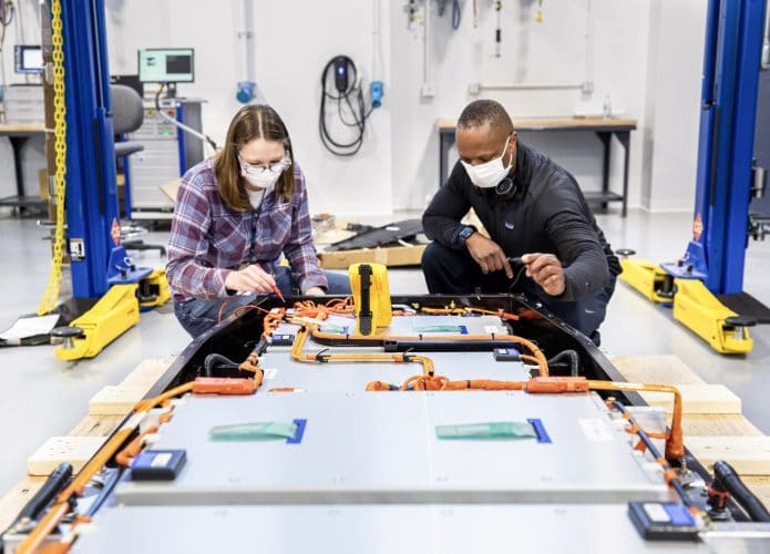 Laboratório de Teste e Benchmarking de Baterias da Ford