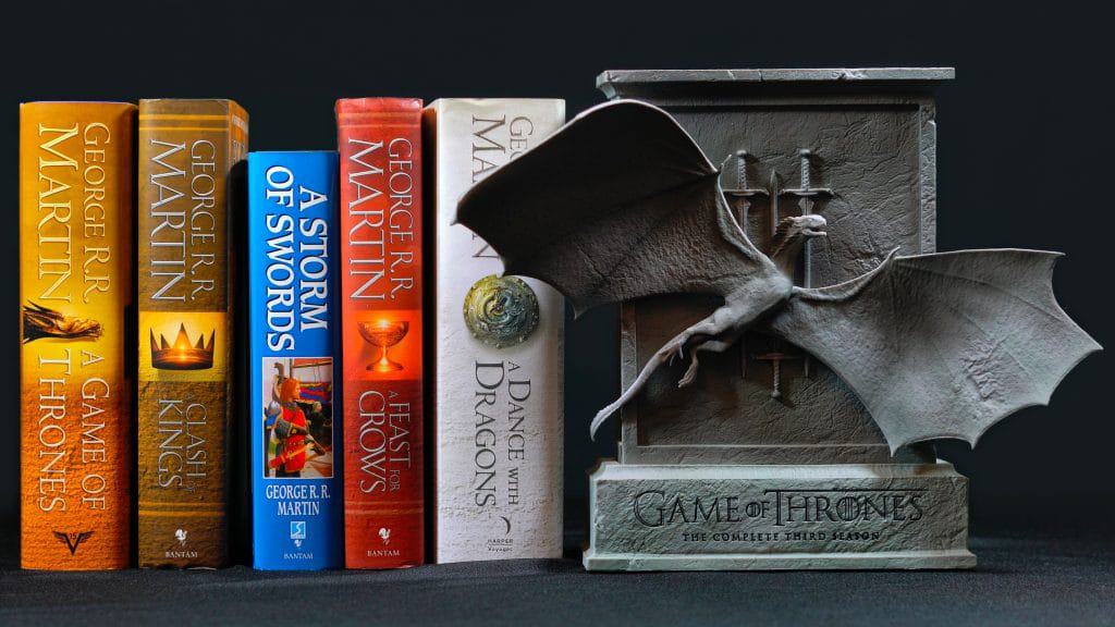 De sete livros prometidos da franquia 'Game of Thrones', apenas cinco foram lançados. Imagem: Milleflore Images / Shutterstock.com