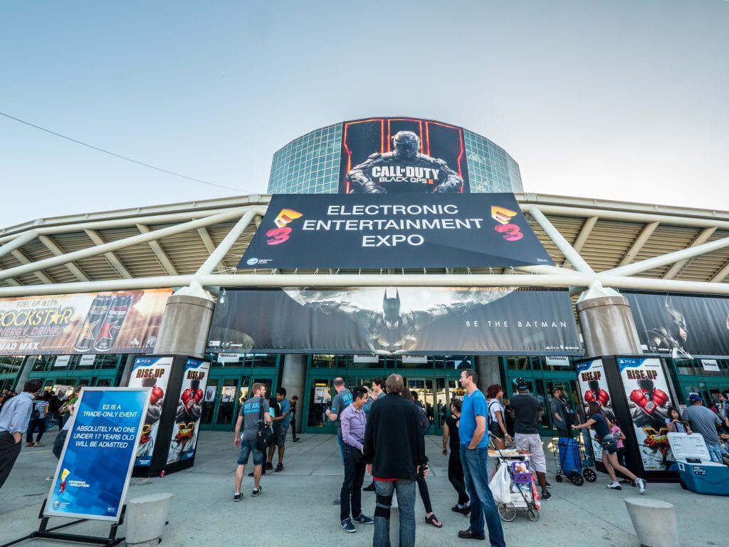 Centro de Convenções de Los Angeles hospedando a E3 2015 Expo, feira anual para a indústria de videogames. Imagem: logoboom / Shutterstock.com