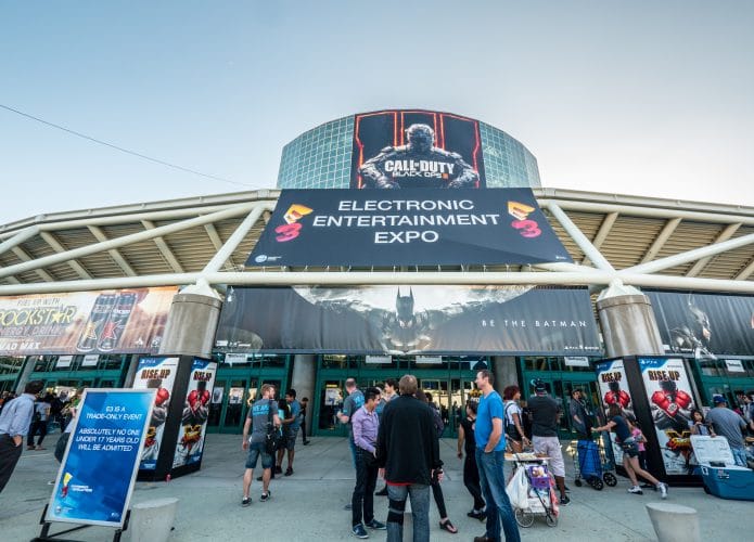 Centro de Convenções de Los Angeles hospedando a E3 2015 Expo, feira anual para a indústria de videogames. Imagem: logoboom / Shutterstock.com