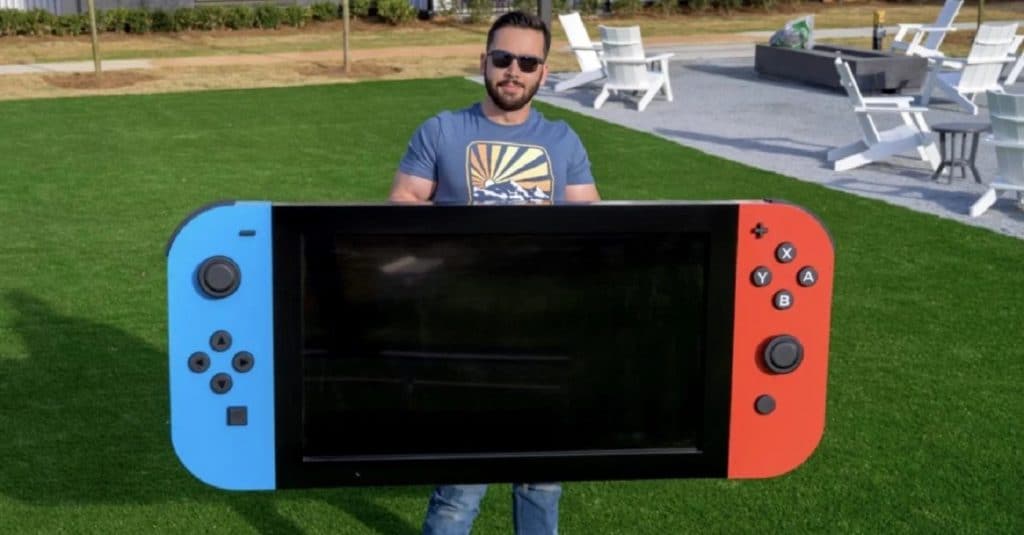 Engenheiro constrói maior Nintendo Switch do mundo. Imagem: Michael Pick/Reprodução