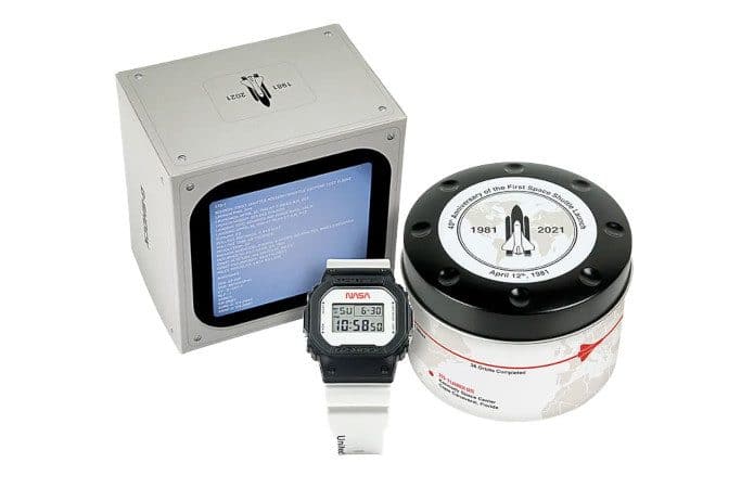 Relógio da Casio comemorando os 40 anos do primeiro voo de um onibus espacial