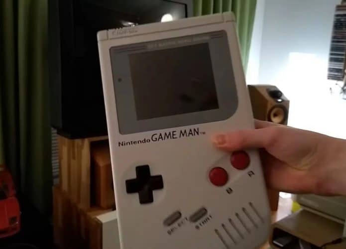 Game Man é quatro vezes maior que o Game Boy. Imagem: Reprodução/YouTube Grumpy Modeler