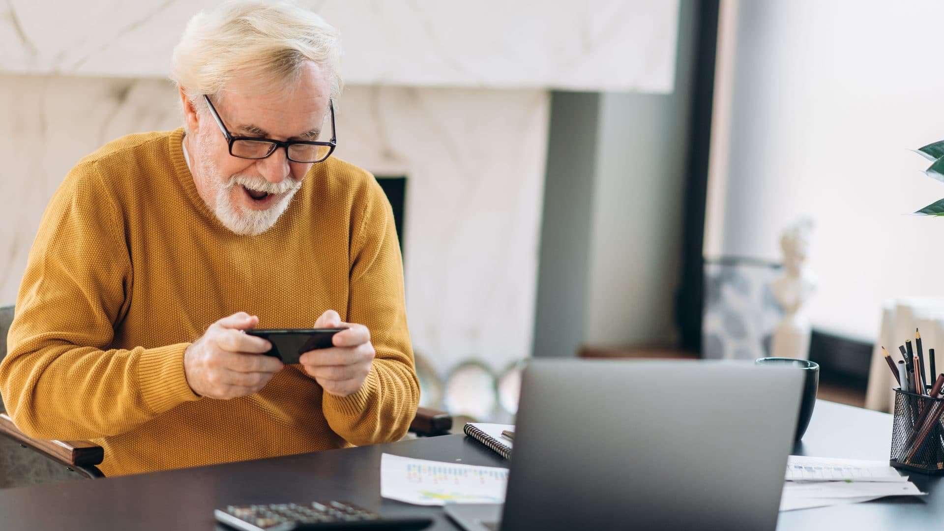 Idosos gamers. Imagem: Kate Kultsevych/Shutterstock