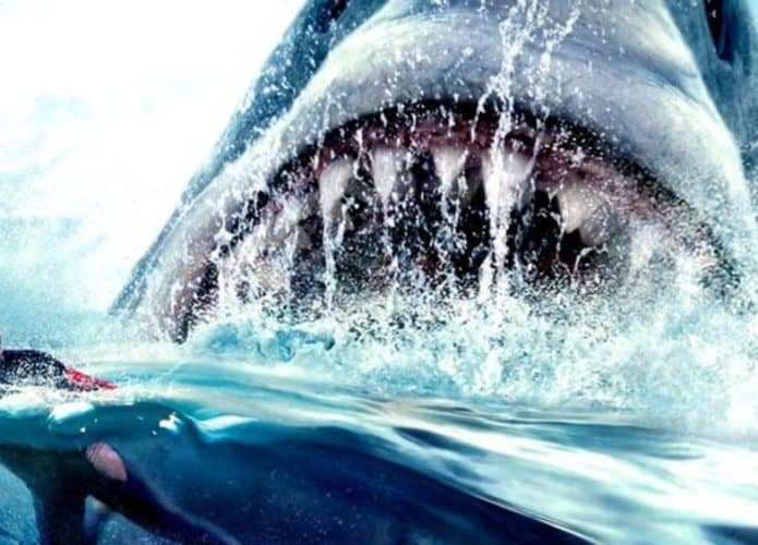 Jason Statham voltará a enfrentar um tubarão gigante em 'Megatubarão 2'. Imagem: Warner Bros./Divulgação