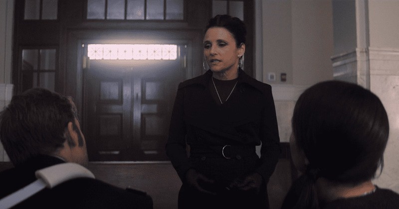 Julia Louis-Dreyfus estreia de surpresa no MCU como Contessa Valentina Allegra de Fontaine. Imagem: Marvel Studios/Divulgação