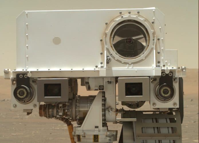 Selfie do Perseverance, rover da Nasa em Marte, mostrando sua