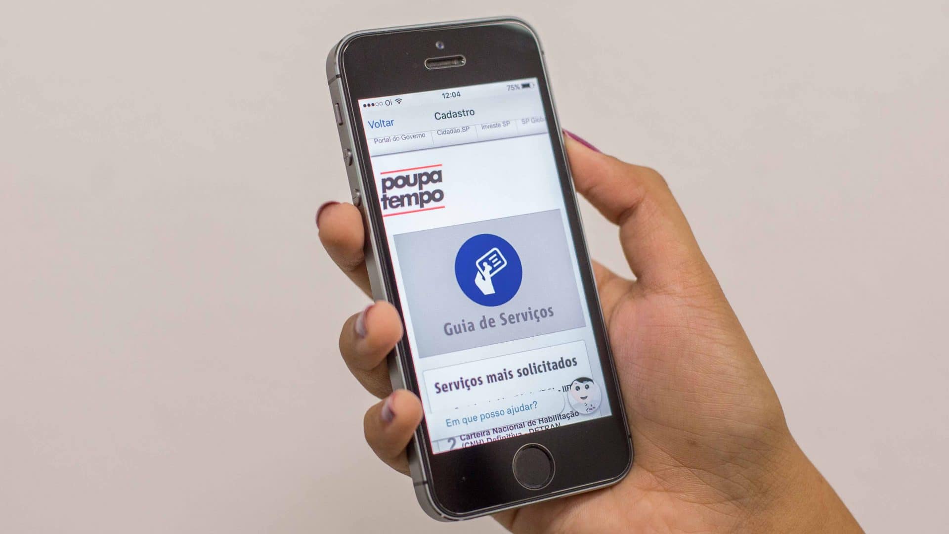 App do Poupatempo aberto em smartphone