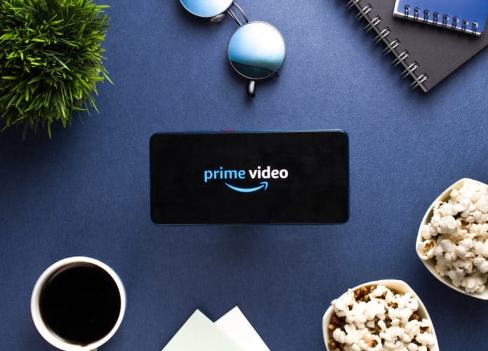 Logo da Prime Video na tela de um celular
