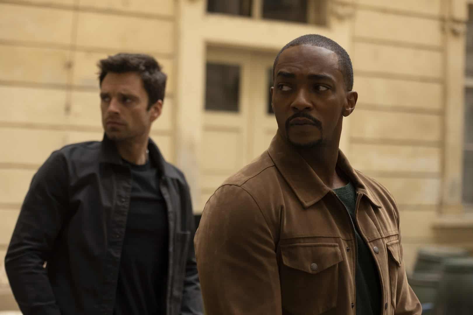 Soldado Invernal/Bucky Barnes (Sebastian Stan) e Falcão/Sam Wilson (Anthony Mackie) em 'Falcão e o Soldado Invernal'. Imagem: Julie Vrabelová/Marvel Studios