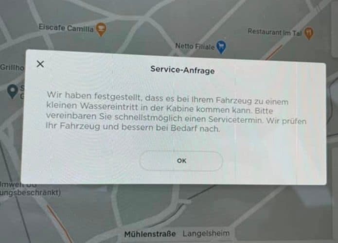 Tesla notifica motoristas de defeito por meio de notificação nos carros. Imagem: Redes Sociais/Reprodução
