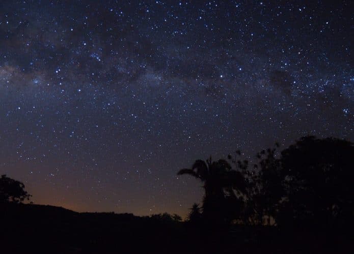 Via Láctea e céu estrelado visto da zona rural de Maturéia, na Paraíba