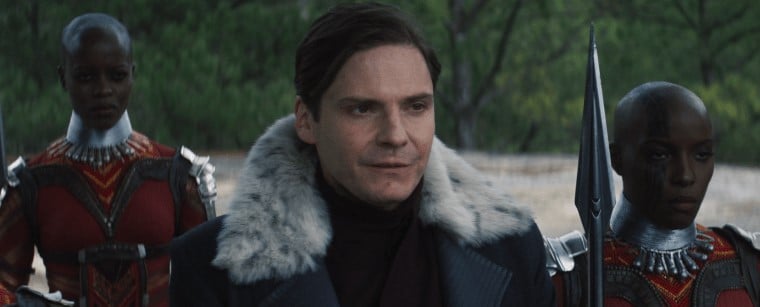 Zemo retorna à prisão em 'Falcão e o Soldado Invernal'. Imagem: Marvel Studios/Divulgação