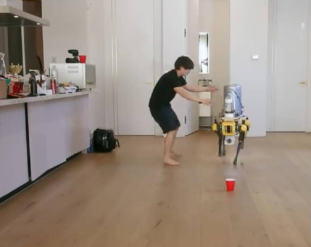Cão-robô Spot. Imagem: Reprodução Youtube