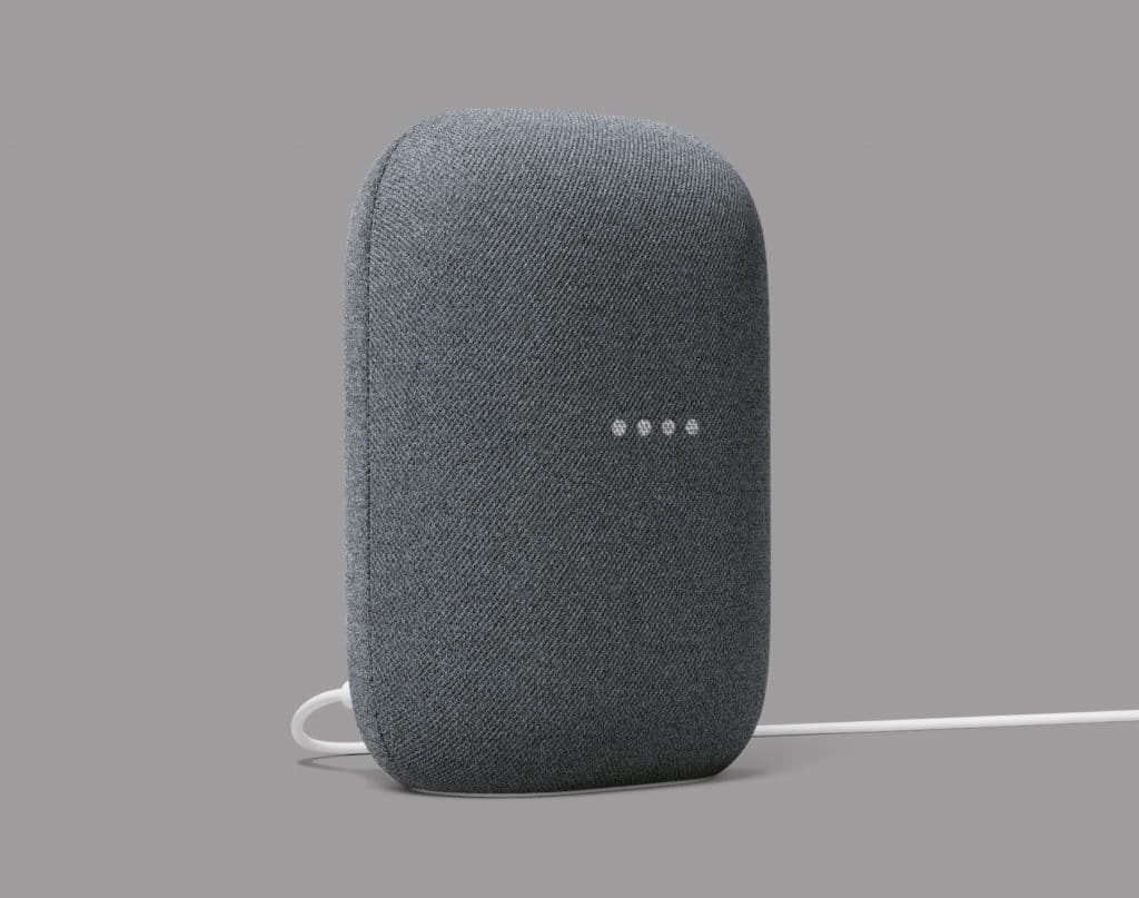 Novo Google Nest Audio chega ao Brasil nas cores carão e giz.