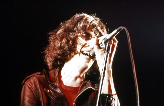 joey-ramone-capa-1280x450-1-695x450