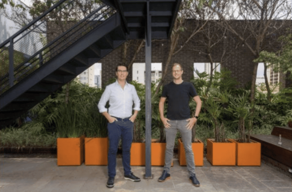 Na foto, os fundadores da startup Loft Mate Pencz e Florian Hagenbuch.